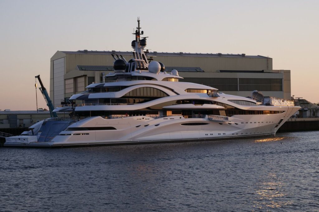 Yacht polishing in Fort Lauderdale